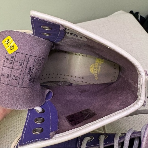 Dr Martens 13450 Mens 6 Women’s 8 RARE Purple White Sole Lace Up Boots Like New - Picture 8 of 11